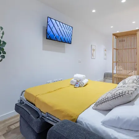 Travel Habitat Maritim-serreria Lofts アパート